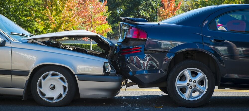 Car crashes can cause head injury.
