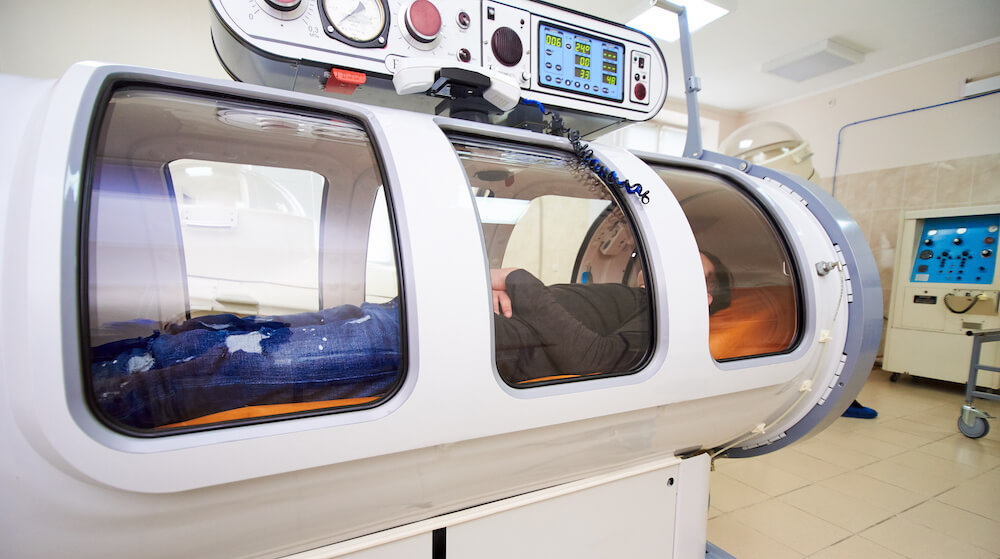 oxygen therapy in hyperbaric chamber [V6]