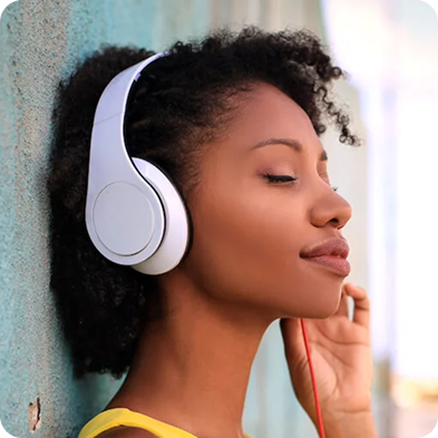 woman-with-headphone